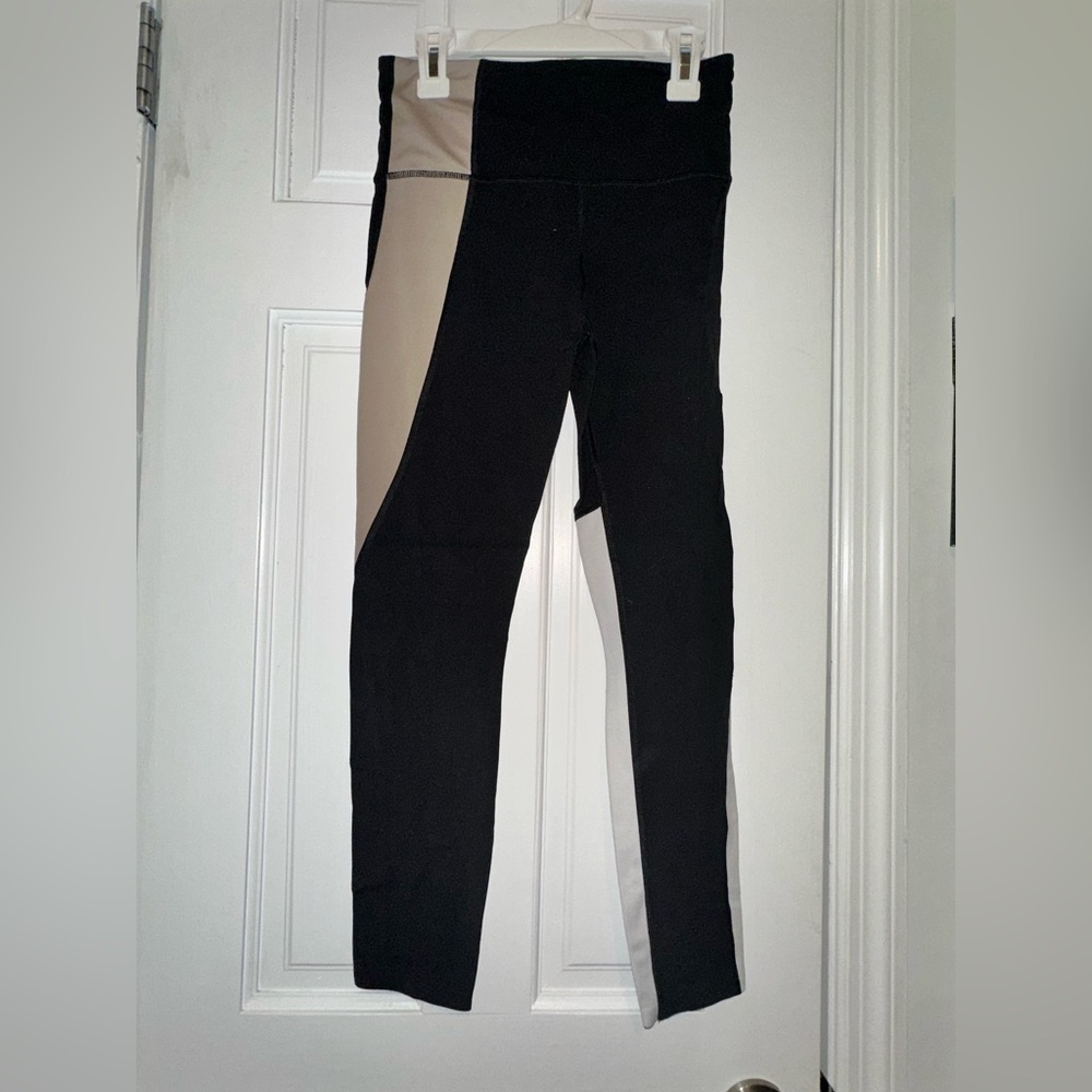 Tan/White/Black Athleta Crop Leggings XS